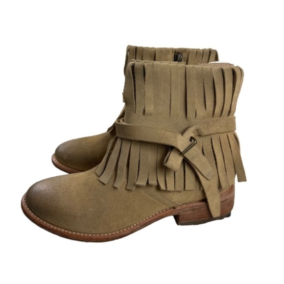 Women’s Matisse Tan Fringe Suede Booties Size 7 US! - Picture 1 of 7